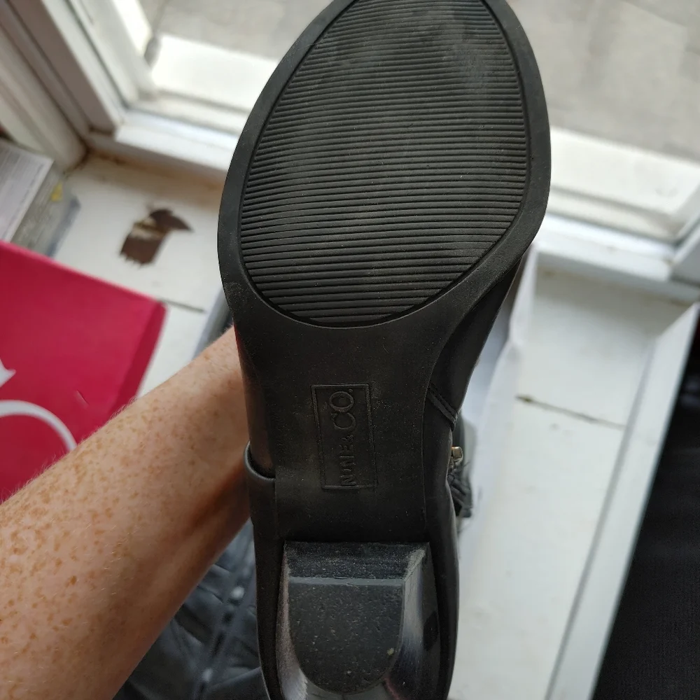 Nine & Co Heeled Black Leather Boot - Picture 3 of 5